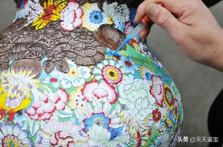 景泰蓝属于工艺品还是艺术品,木雕工艺品与景泰蓝谁价值高