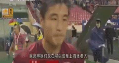 上海上港与上海申花球迷打架后续,赛后上港与申花队员握手