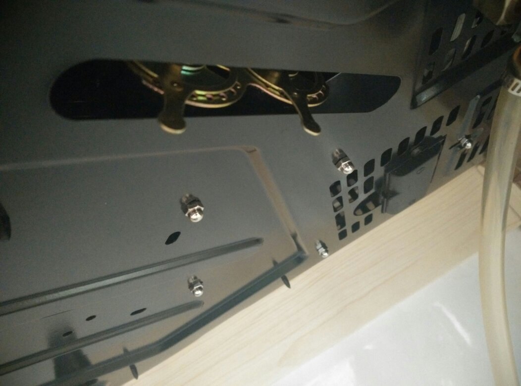 燃气灶冒黑火怎么修,燃气灶从缝隙漏火怎么解决