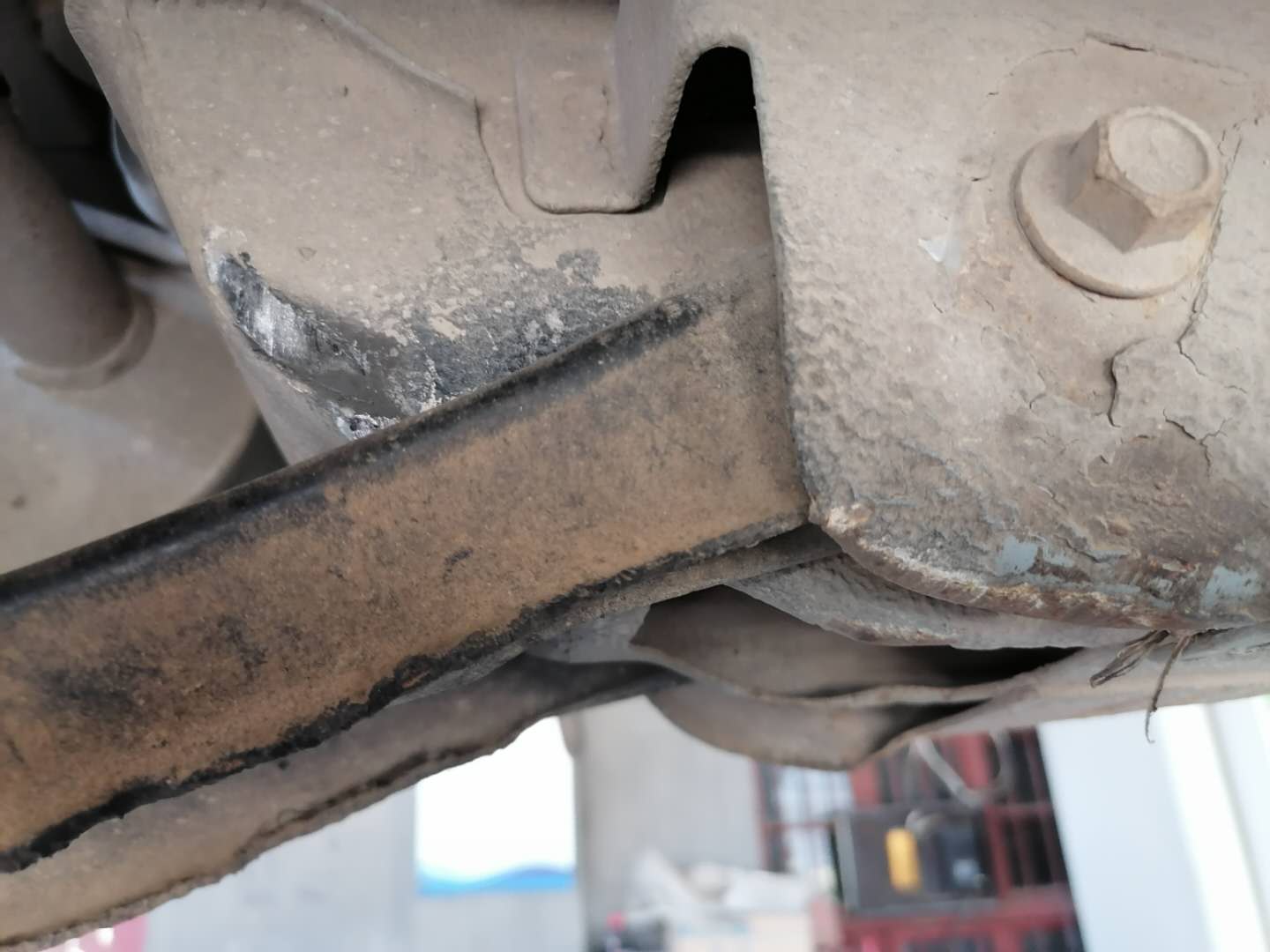 发动机漏油和烧机油大修多少钱,发动机漏油维修费用明细表