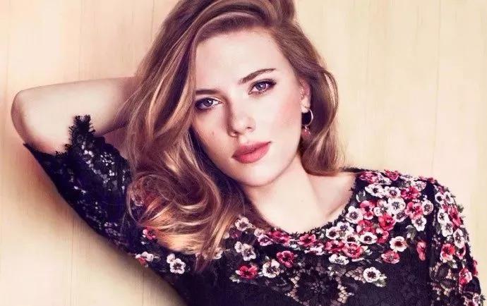 22岁成奥斯卡影后，邓紫棋唱主题曲，金主倒台的詹妮弗劳伦斯受嘲