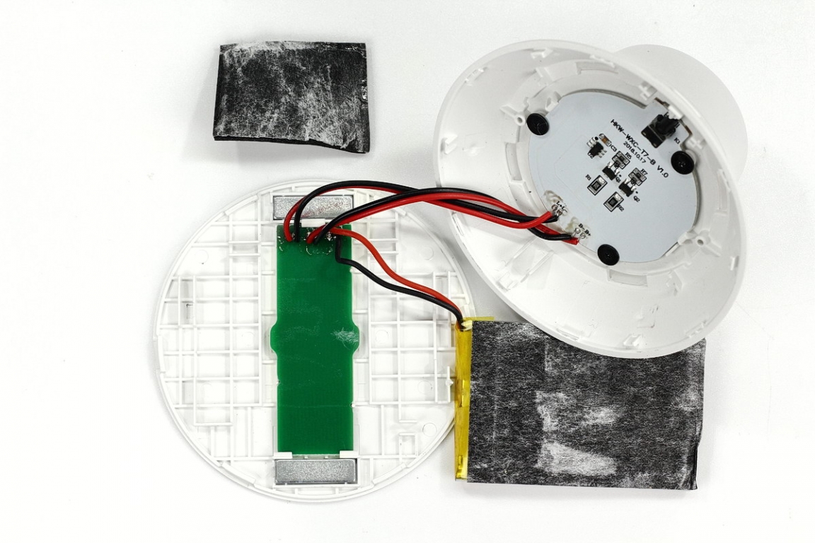 yeelight无线充电夜灯拆解,拆解cyansky手电筒