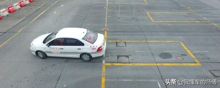 科目二倒车入库如何找准点位手动,自动挡倒车入库科目二准确点教学