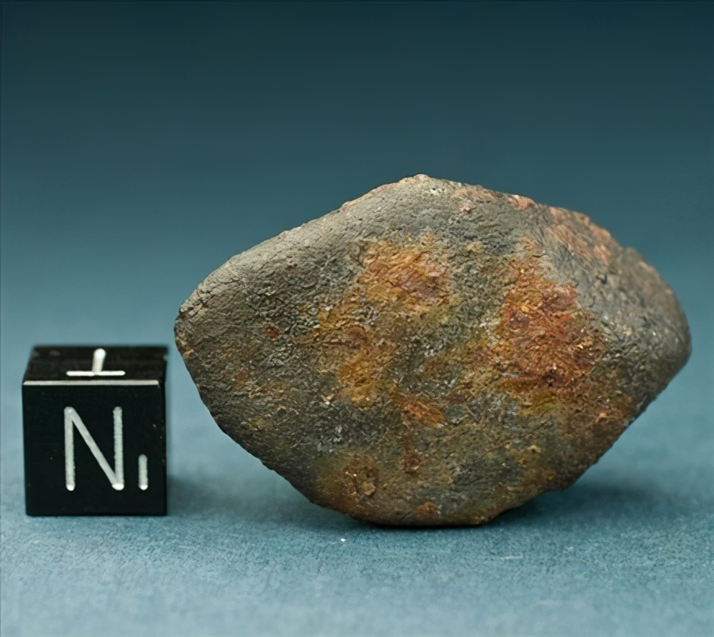 陨石刚落下的值钱还是老陨石值钱,怎样鉴别自己捡到的石陨石