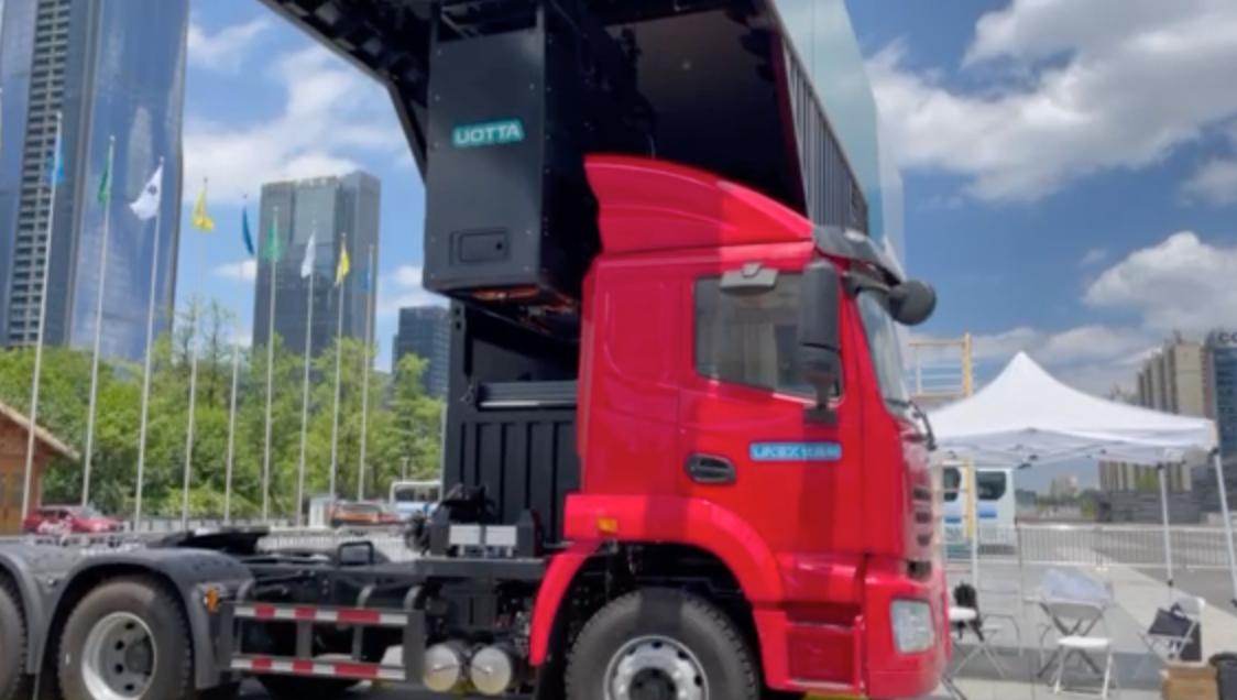 小优在现场：优品车在文明生态贵阳国际论坛发布智能换电站