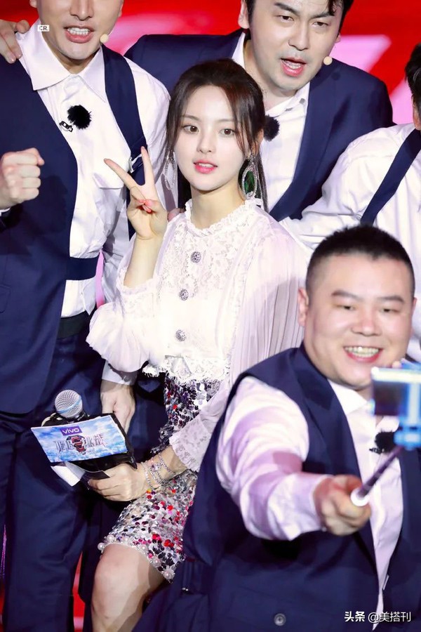 杨超越土豪视频,杨超越穿大牌