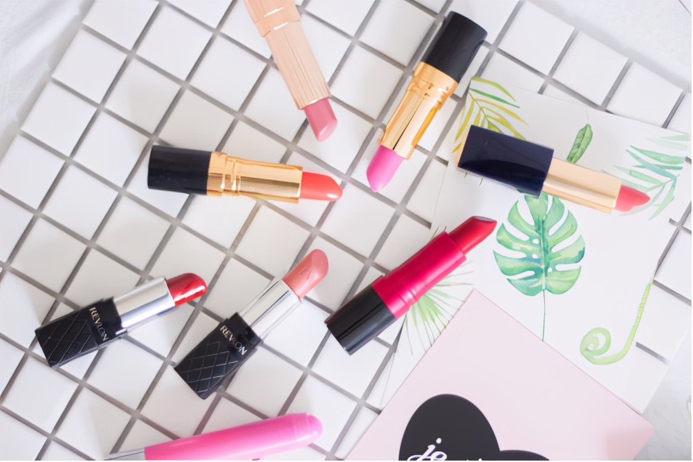 什么口红好用但是不容易沾杯的,哪个牌子的口红不易沾杯掉色