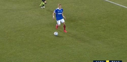 被校园足球体系拯救的仲川辉人，用坚韧与天赋筑成横滨新干线