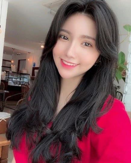 恒大太太团添强援！铁卫女友照片曝光，美似韩星朴志洙却罕有提及