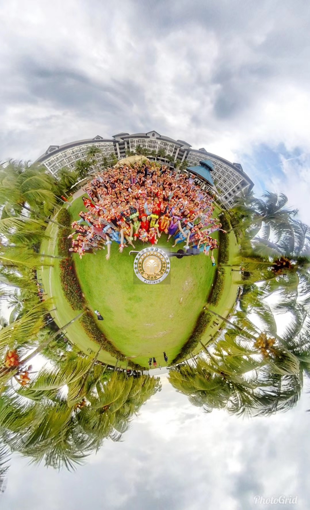 美女微商“喝果汁治感冒”死亡，5765条朋友圈展现“被*脑洗**”过程