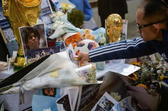 马拉多纳上帝之手拿冠军了吗,马拉多纳是梅西的什么人