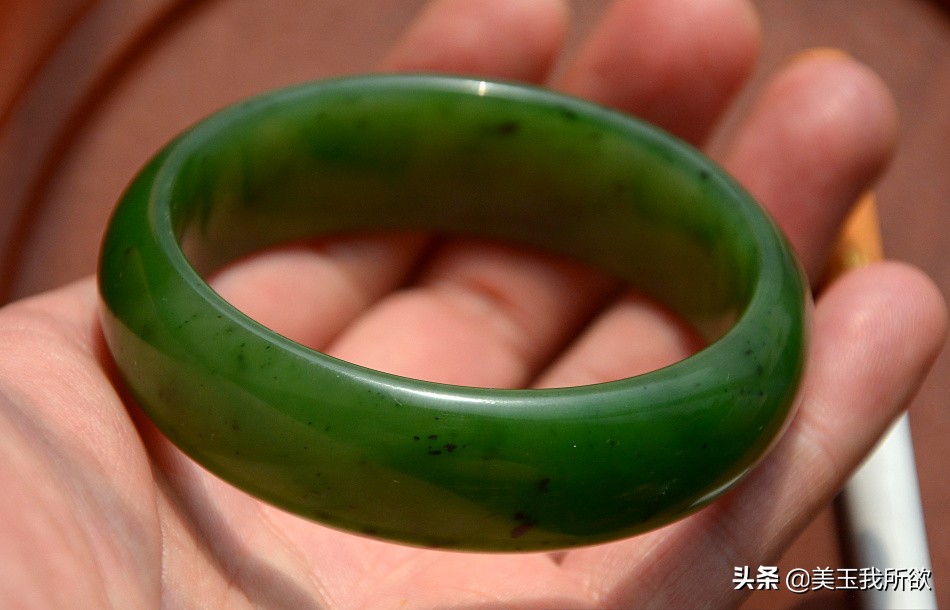 和田玉碧玉多色的手镯图片,和田玉手镯青玉图片