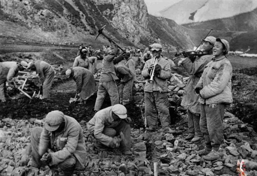 1931年，黄公略牺牲，毛*东泽**评价：毕生何奋勇，好教后世继君来