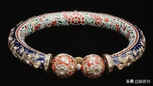 鍗板害楂樼骇鐝犲疂棣栭グ,鍗板害鐝犲疂棣栭グ