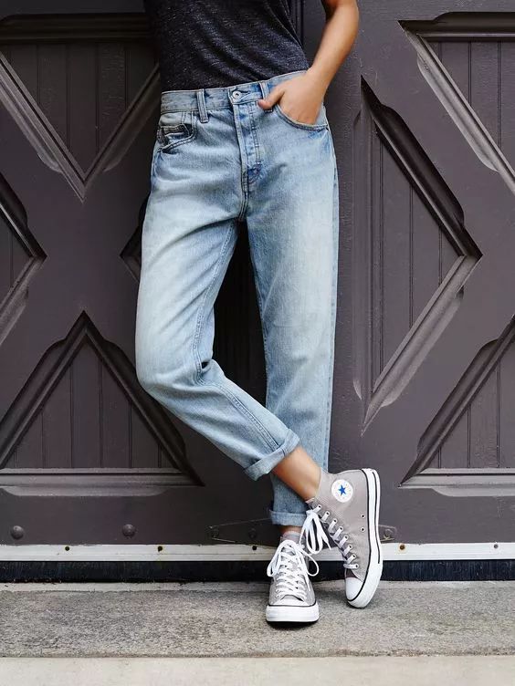 最适合搭配匡威的牛仔裤,红色高帮匡威搭白色牛仔裤韩系