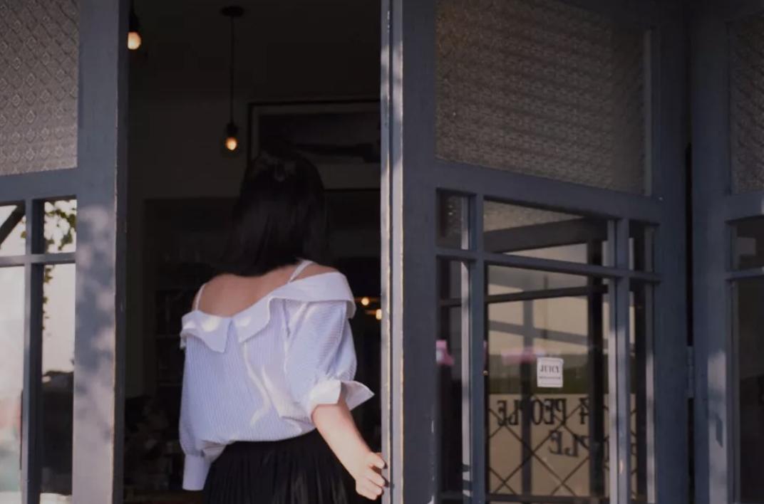 苏轼告诉你好朋友为什么渐行渐远,朋友圈发我们渐行渐远了什么意思