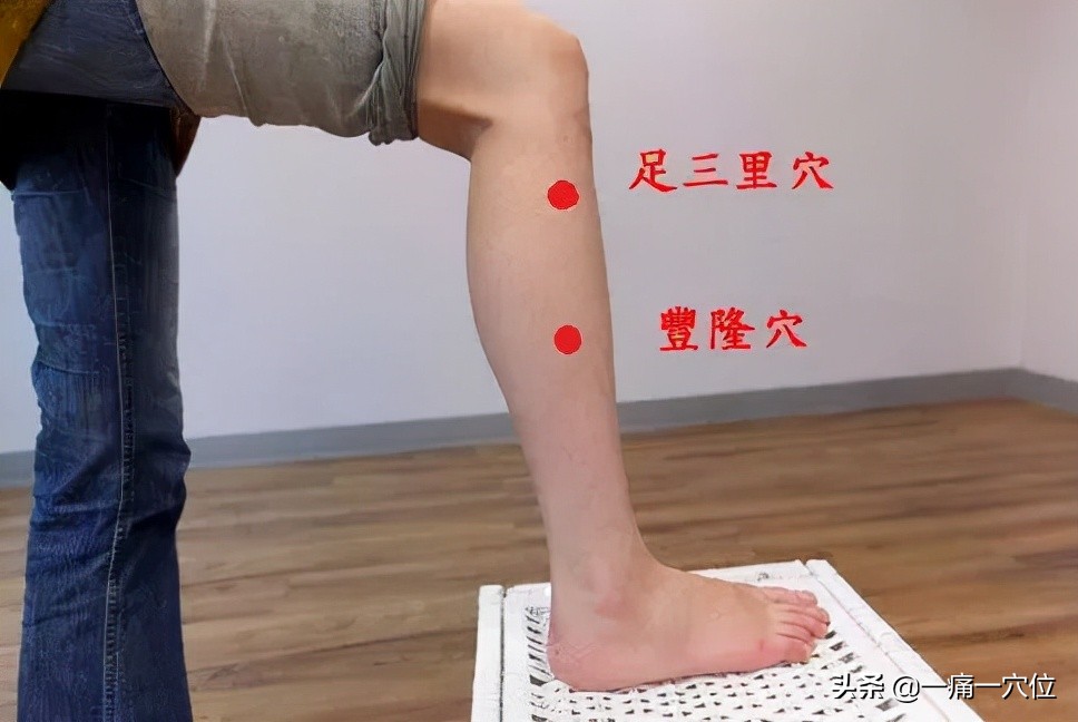 颈椎突出,手胀了怎么办?教你中医几个穴位调理,早看早受益