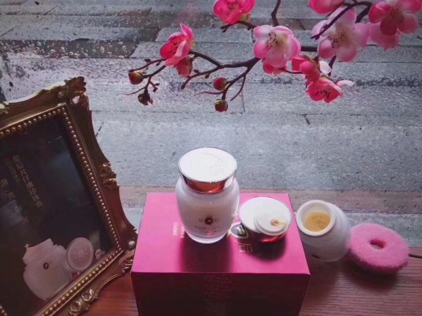 国货之光皇后牌片仔癀珍珠霜,国货护肤品老牌片仔癀皇后珍珠膏