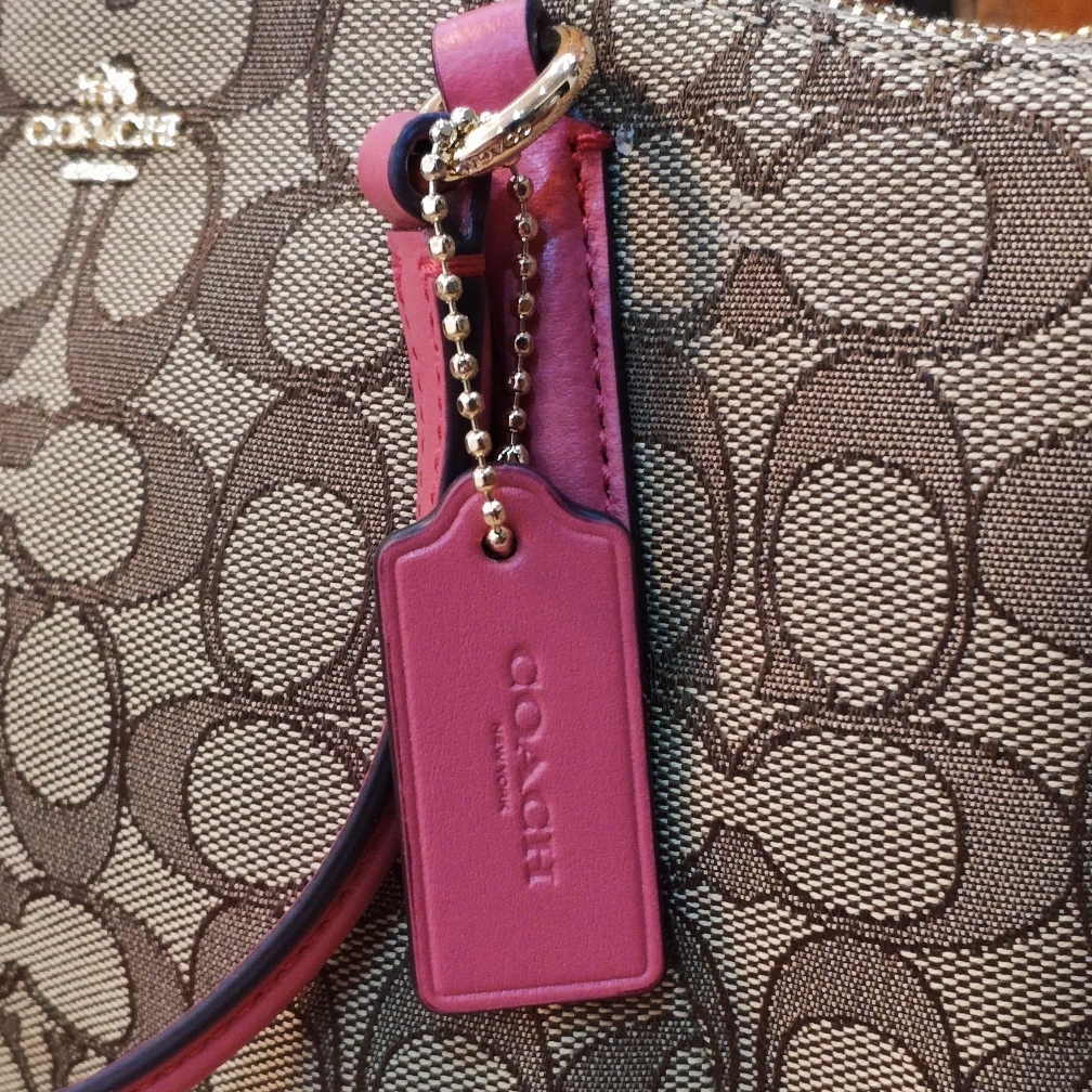 蔻驰包包经典入门款,蔻驰经典款马鞍包