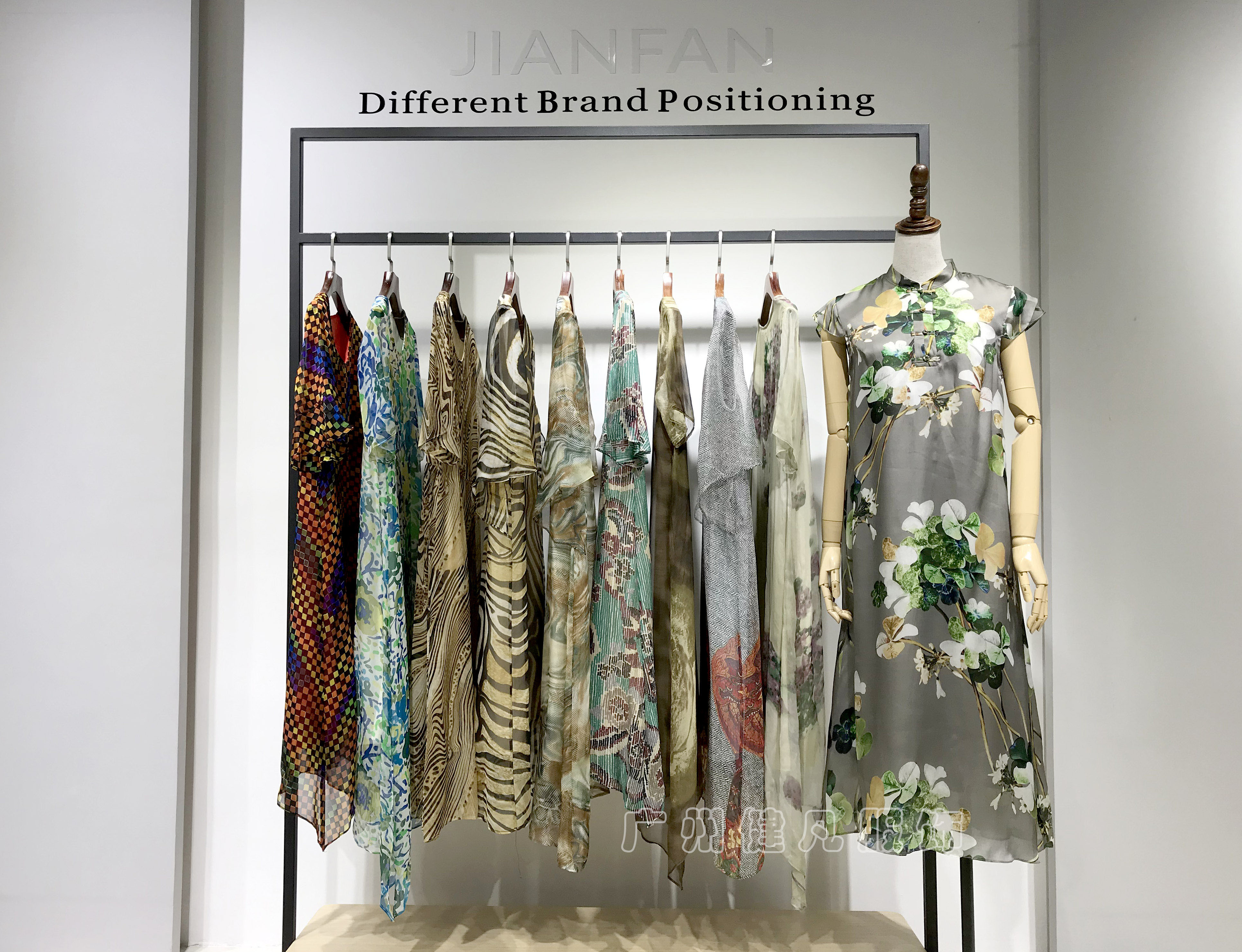 批发真丝连衣裙厂家直播,厂家直销批发真丝连衣裙