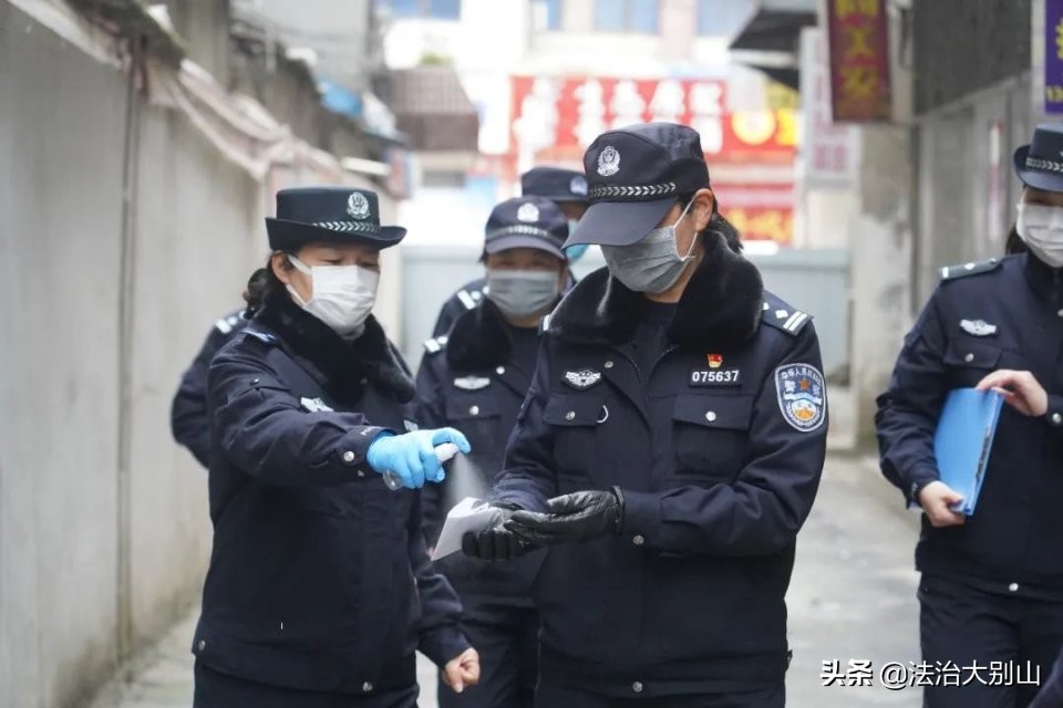 致敬了不起的她巾帼女警绽放警营,致敬了不起的她巾帼力量观后感