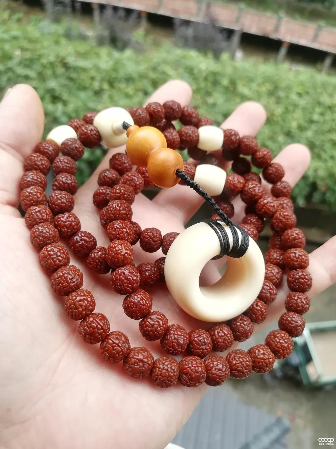 他试了一瓶“印度神油”，盘串6年，包浆妙啊