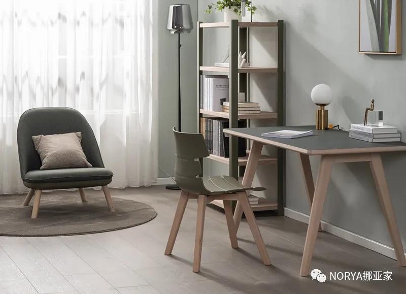 在客厅吃饭才能感觉到舒服,在客厅吃东西和饮料