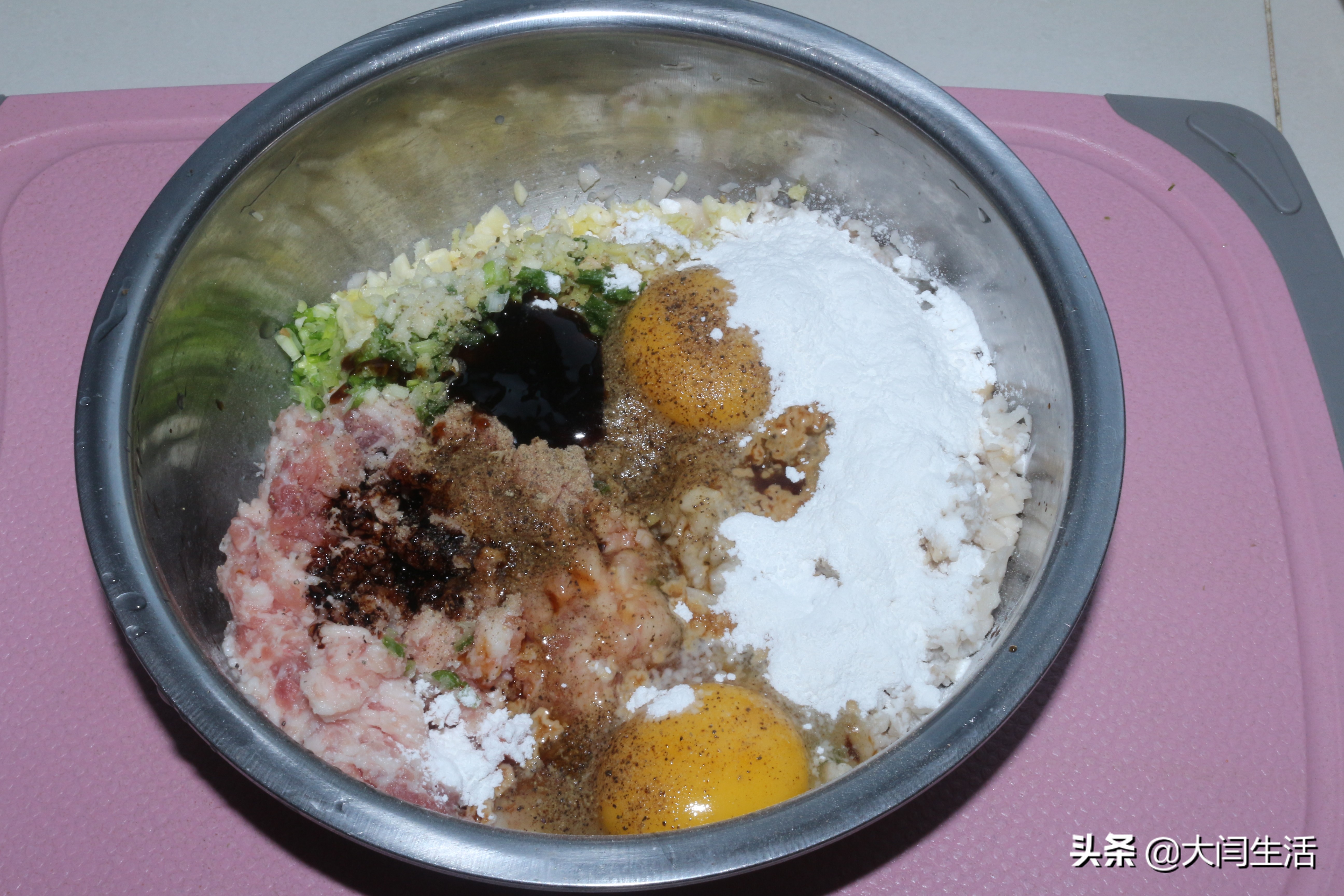 电饭锅狮子头怎么做,狮子头二次加热做法