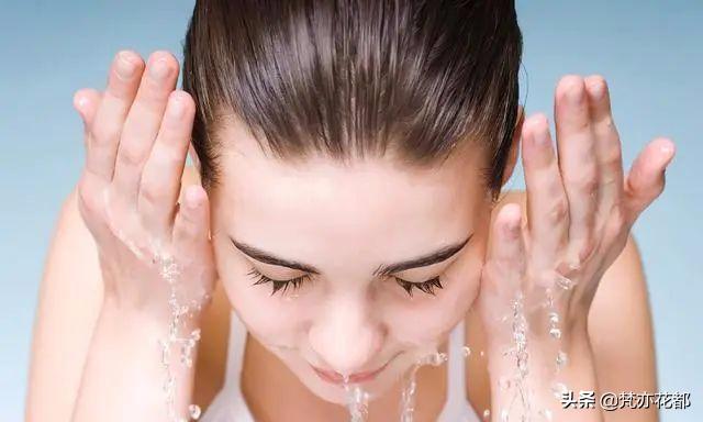 日常脸上毛孔粗大怎么改善小妙招,脸上毛孔大怎么才能缩小毛孔