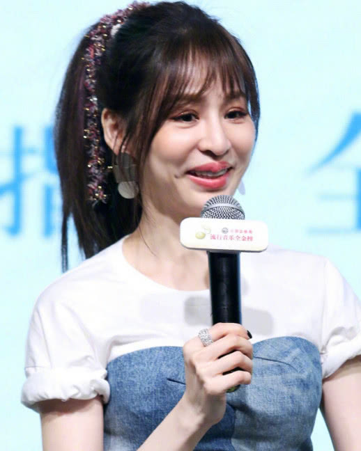 王心凌跳舞最僵硬的一次,王心凌卖萌装可爱脸部僵硬认不出