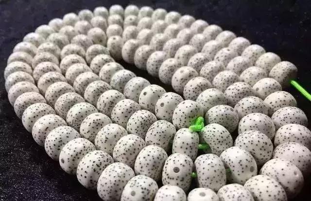 鸡油黄星月菩提盘到最后什么颜色,星月菩提怎么盘才能盘得更快上色