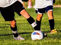 足球为什么是11个人一个队,五人制球员能踢11人足球吗