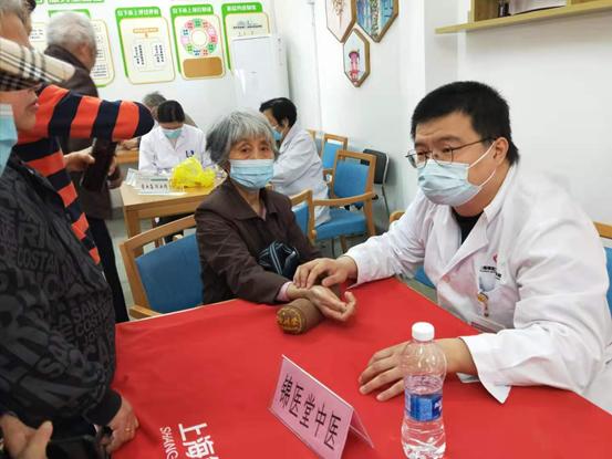 医疗专家进社区义诊,中医专家在社区义诊