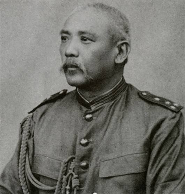 民国的两大总统：*贼国**袁世凯，国父孙中山，历史给出了怎样的抉择