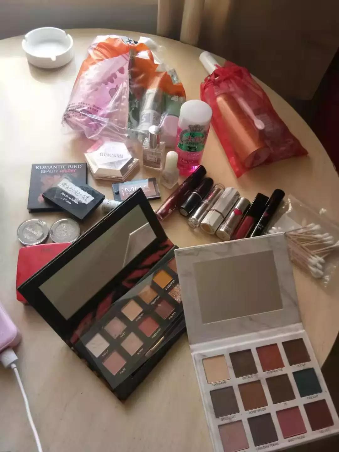 到底是什么神仙眼影盘，能让戚薇用到铁皮