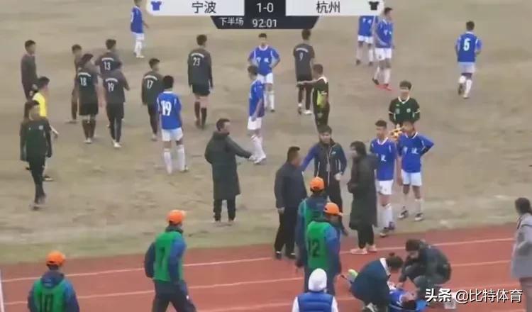 时代少年飞踢,少年凌空踢中日本人的视频