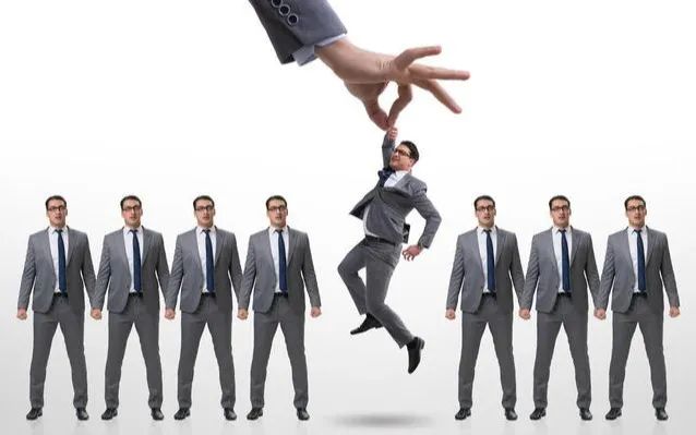 职场上,你被同事孤立了怎么办?高情商的人,都从这3点分析应对