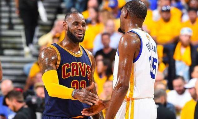 为什么足球运动员跑10公里不累,为什么足球运动员比赛跑90分钟