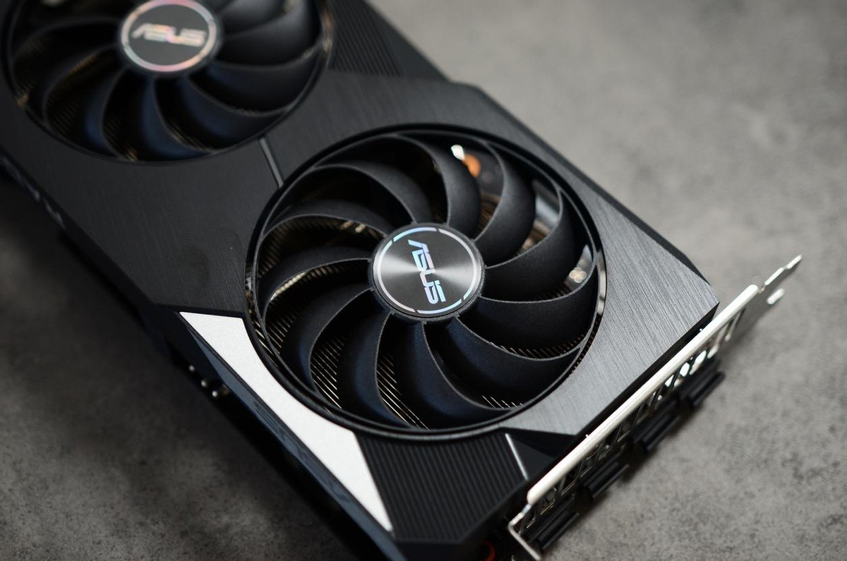 华硕RX6600显卡首发评测:上打3060下秒2060特别适合小机箱