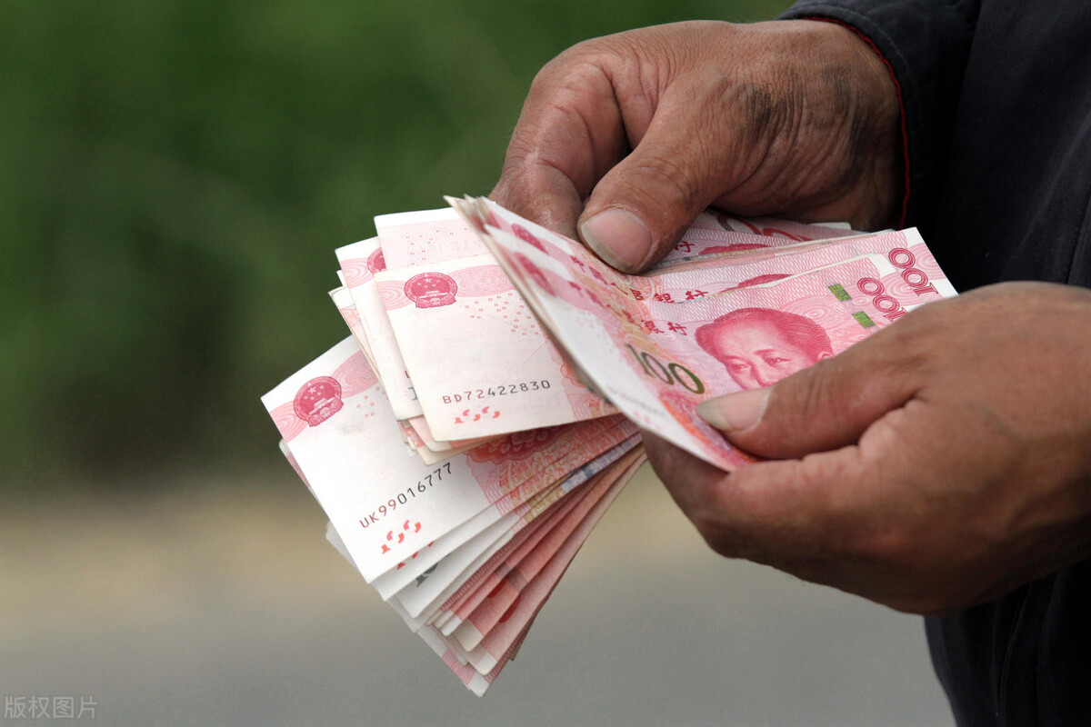 单位拖欠离职补偿金能直接起诉吗,员工被解聘如何发放赔偿金