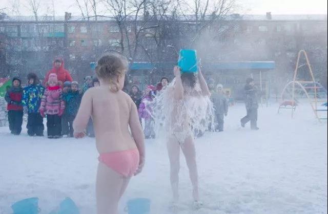 零下40度穿泳衣,零下三十度泳装