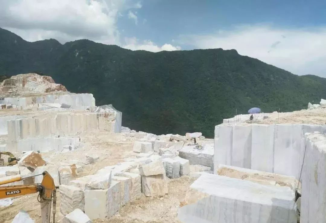 产业｜华南有白玉！贺州天然大理石鞋雕走出广西，走向世界！