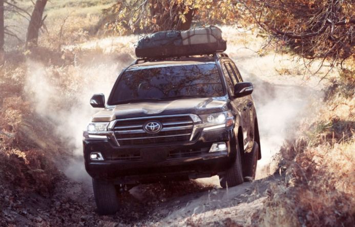 山东舰和辽宁舰哪个航母更强,中国山东舰航空母舰最新消息