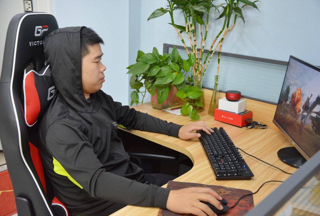 维拓瑞齐电竞椅质量怎么样,维拓瑞齐电竞椅迪瑞克斯