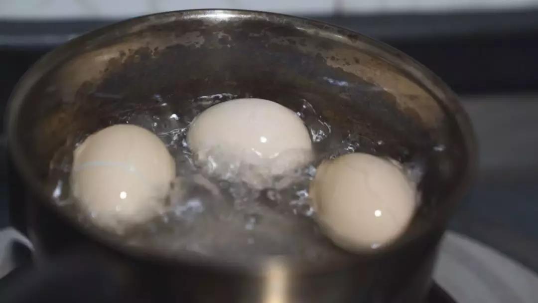 鸡蛋除了吃还能这样做，风寒受凉引起的感冒和腹泻用它正合适