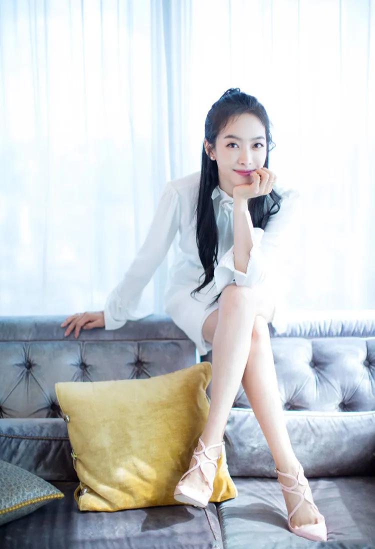 宋茜的发型和衣服,宋茜在穿衣搭配上从不示弱