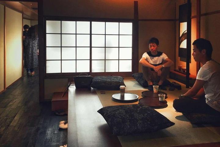 日本人吃饭脱鞋脚臭怎么办,日本人进门脱鞋脚臭么