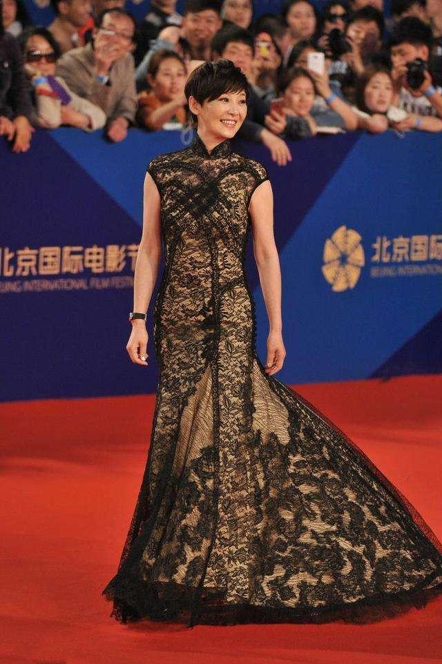 徐帆穿刺绣旗袍,徐帆和徐静蕾同框穿旗袍