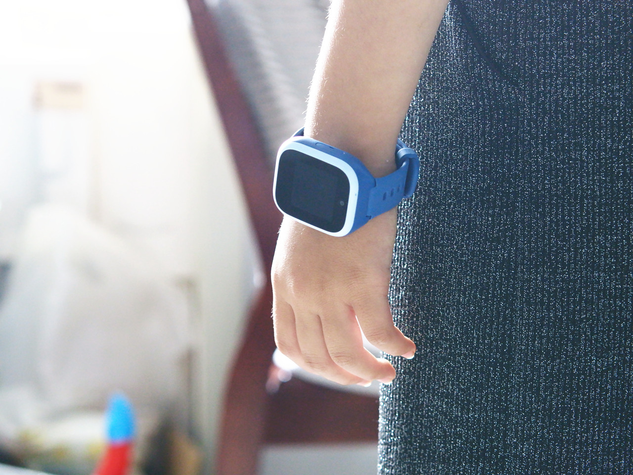 支持4G全网通米兔儿童电话手表4C八重安全定位守护更放心