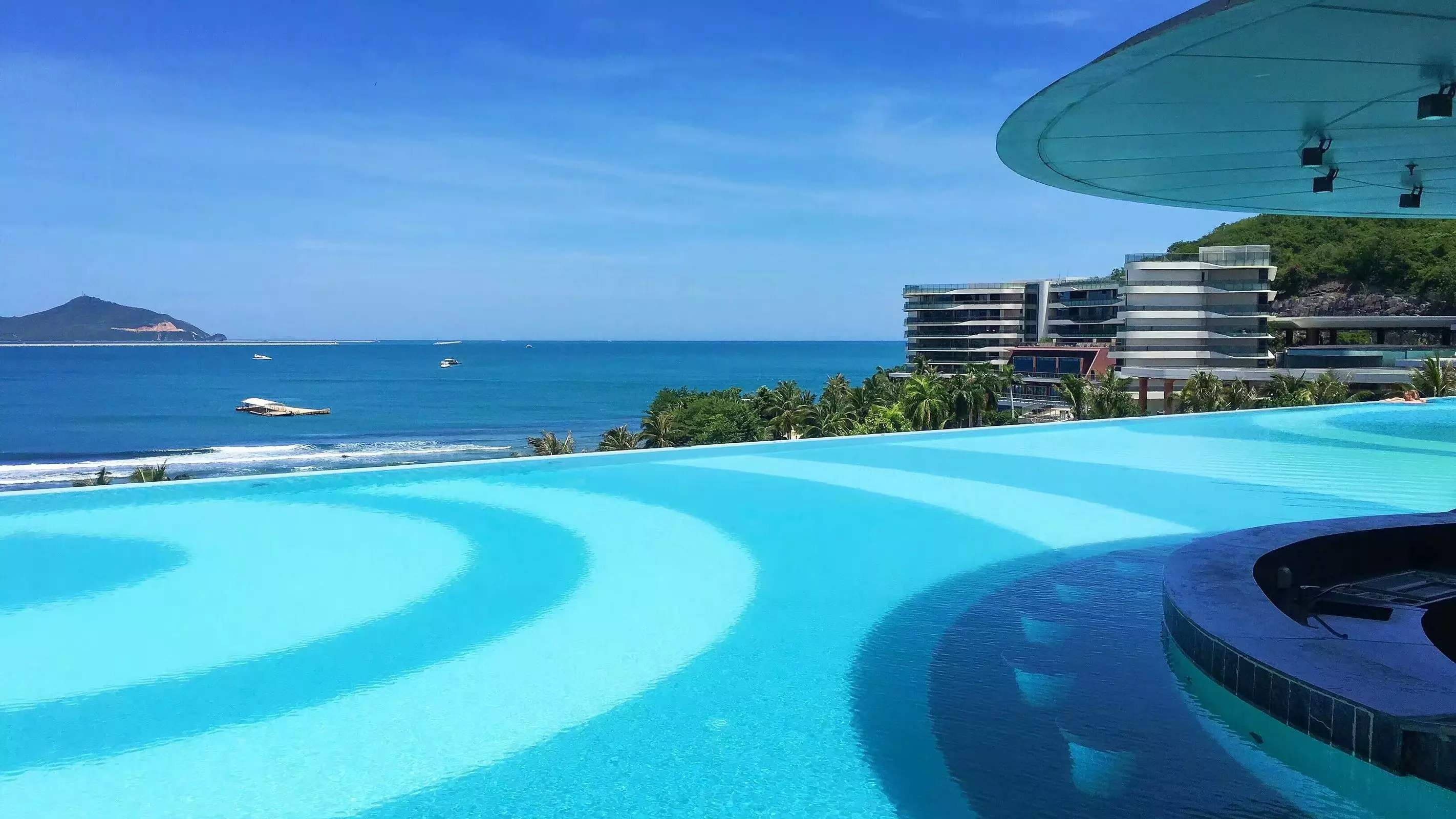 三亚哪个酒店带泳池最好,没有泳池算五星级酒店吗